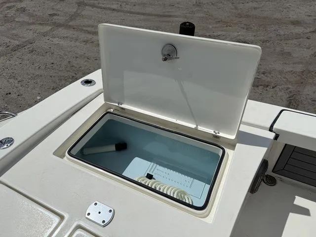 Slide: The Image of Robalo 246 Cayman 2023 - 24