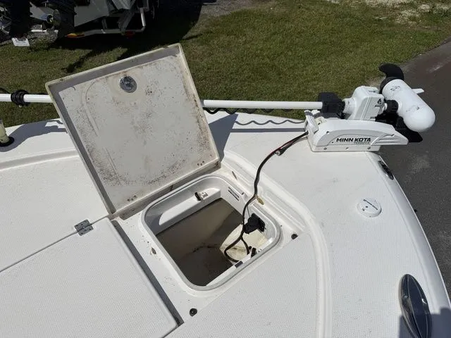 Slide: The Image of Robalo 246 Cayman 2023 - 6