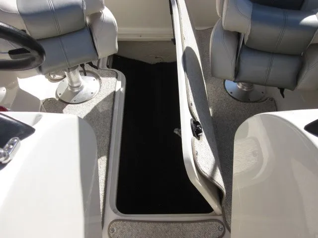 Slide: The Image of Sea Ray 195 Sport 2009 - 17