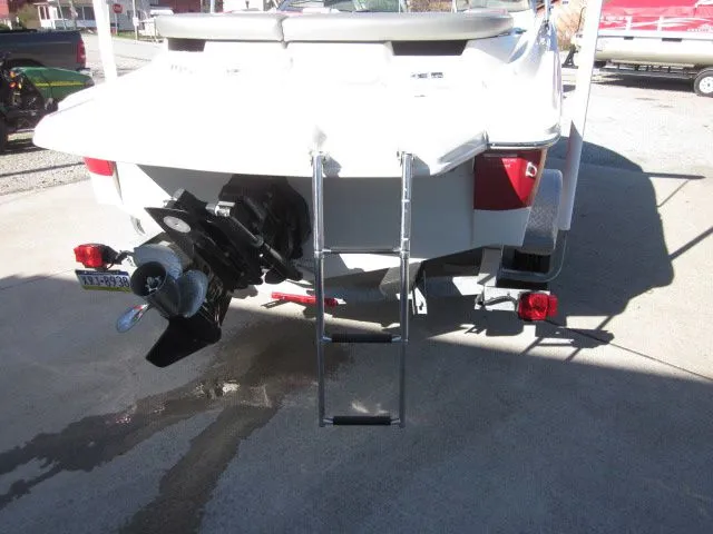 Slide: The Image of Sea Ray 195 Sport 2009 - 19