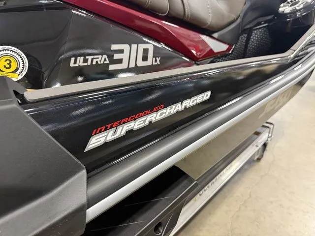 Slide: The Image of Kawasaki Ultra 310 LX 2026 - 10