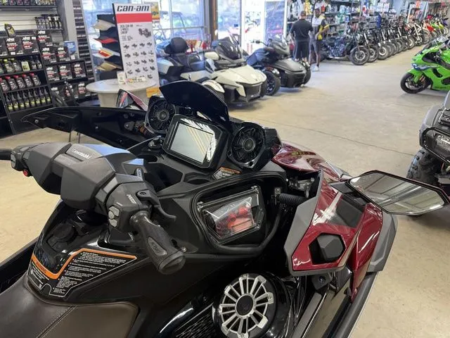 Slide: The Image of Kawasaki Ultra 310 LX 2026 - 14