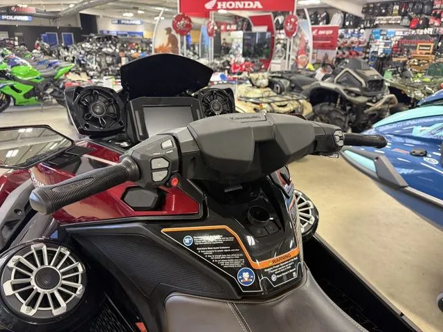 Slide: The Image of Kawasaki Ultra 310 LX 2026 - 17