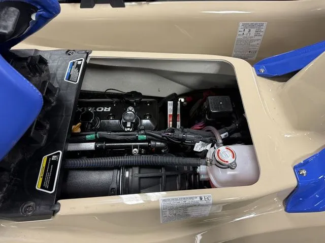 Slide: The Image of Sea-Doo Wake 2026 - 15