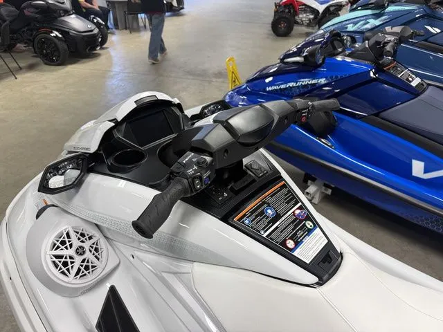 Slide: The Image of Yamaha FX Cruiser SVHO 2026 - 11