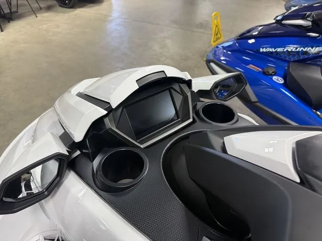 Slide: The Image of Yamaha FX Cruiser SVHO 2026 - 12