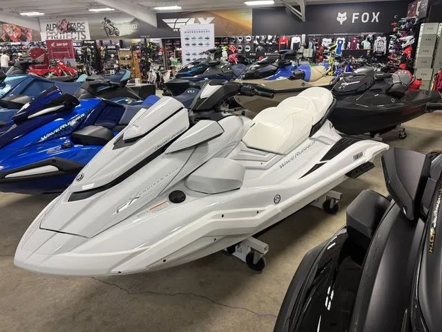 Slide: The Image of Yamaha FX Cruiser SVHO 2026 - 4