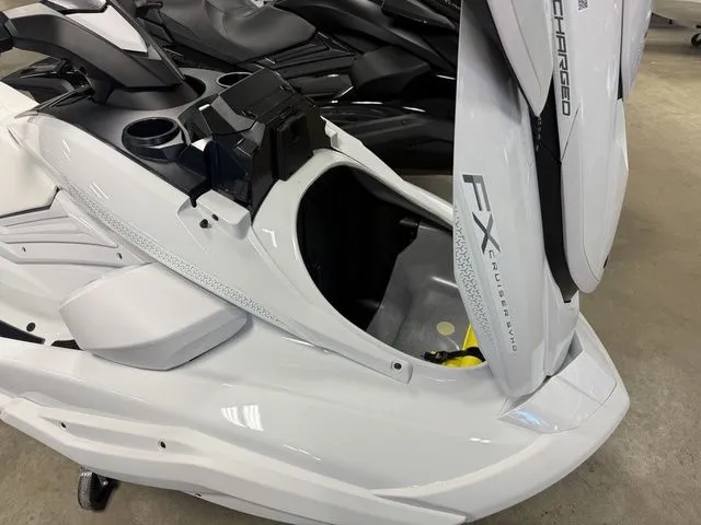Slide: The Image of Yamaha FX Cruiser SVHO 2026 - 9