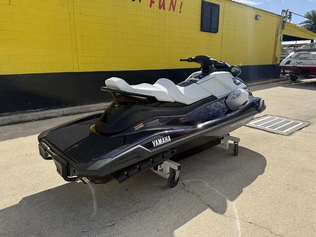 Slide: The Image of Yamaha VX Cruiser HO 2026 - 10