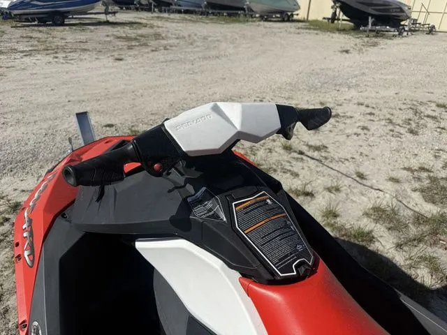 Slide: The Image of Sea-Doo Spark 3-Up Rotax 900 HO ACE Ibr & Convenience Pkg 2016 - 10