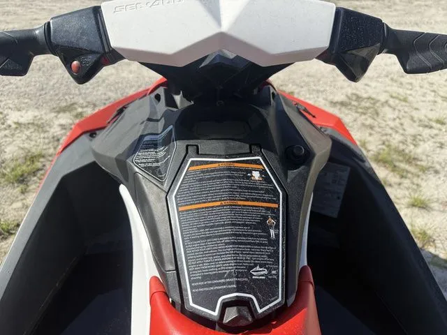 Slide: The Image of Sea-Doo Spark 3-Up Rotax 900 HO ACE Ibr & Convenience Pkg 2016 - 14