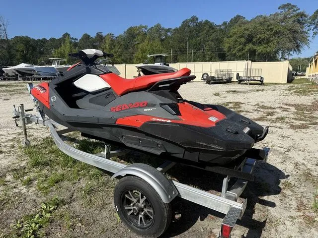 Slide: The Image of Sea-Doo Spark 3-Up Rotax 900 HO ACE Ibr & Convenience Pkg 2016 - 5