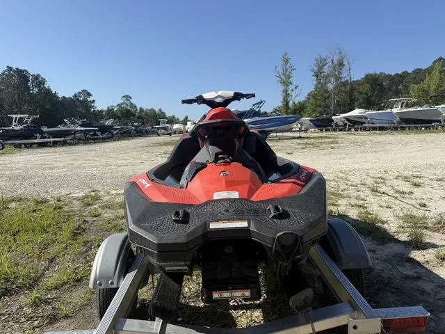 Slide: The Image of Sea-Doo Spark 3-Up Rotax 900 HO ACE Ibr & Convenience Pkg 2016 - 6