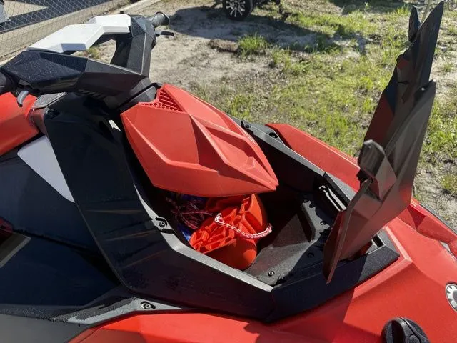 Slide: The Image of Sea-Doo Spark 3-Up Rotax 900 HO ACE Ibr & Convenience Pkg 2016 - 9