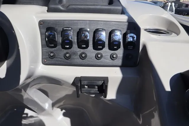 Slide: The Image of Sylvan Mirage 8520 Cruise 2019 - 10