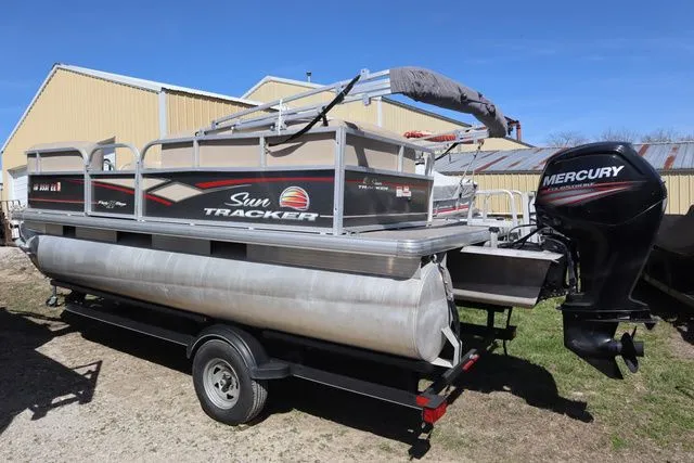 Slide: The Image of Sun Tracker Party Barge 18 DLX 2018 - 4