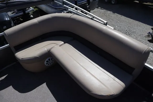 Slide: The Image of Sun Tracker Party Barge 18 DLX 2018 - 9