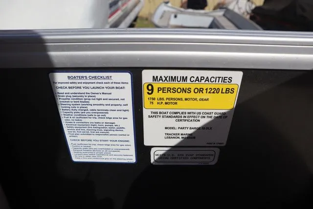 Slide: The Image of Sun Tracker Party Barge 18 DLX 2018 - 11