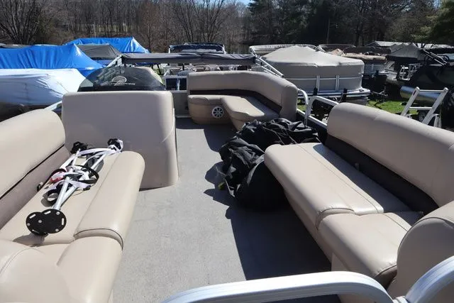 Slide: The Image of Sun Tracker Party Barge 18 DLX 2018 - 5