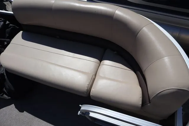 Slide: The Image of Sun Tracker Party Barge 18 DLX 2018 - 6