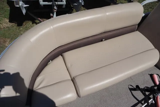 Slide: The Image of Sun Tracker Party Barge 18 DLX 2018 - 7