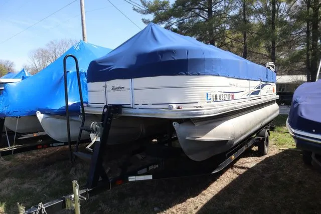 The Image of Sun Tracker Party Barge 18 2009 - 1