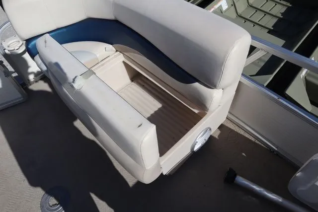 Slide: The Image of Sun Tracker Party Barge 18 2009 - 15