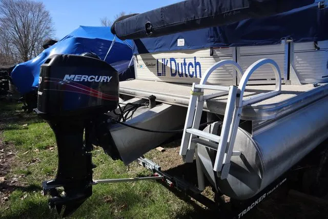 Slide: The Image of Sun Tracker Party Barge 18 2009 - 3