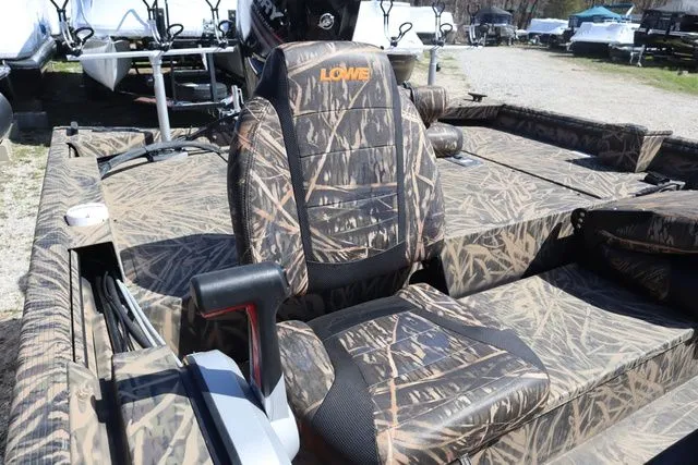 Slide: The Image of Lowe ROUGHNECK 1860 SC 2019 - 10