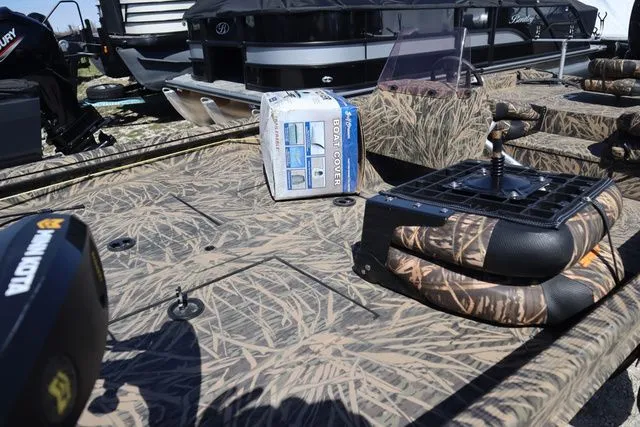 Slide: The Image of Lowe ROUGHNECK 1860 SC 2019 - 3