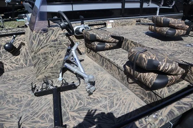 Slide: The Image of Lowe ROUGHNECK 1860 SC 2019 - 4