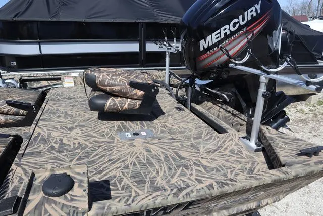 Slide: The Image of Lowe ROUGHNECK 1860 SC 2019 - 6