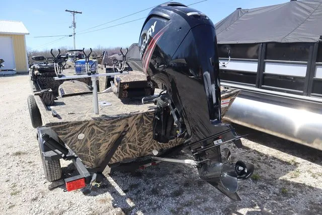 Slide: The Image of Lowe ROUGHNECK 1860 SC 2019 - 7