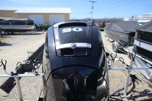 Slide: The Image of Lowe ROUGHNECK 1860 SC 2019 - 8