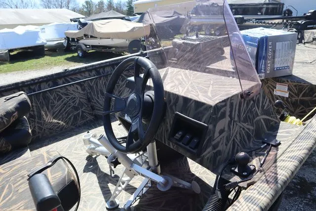 Slide: The Image of Lowe ROUGHNECK 1860 SC 2019 - 9