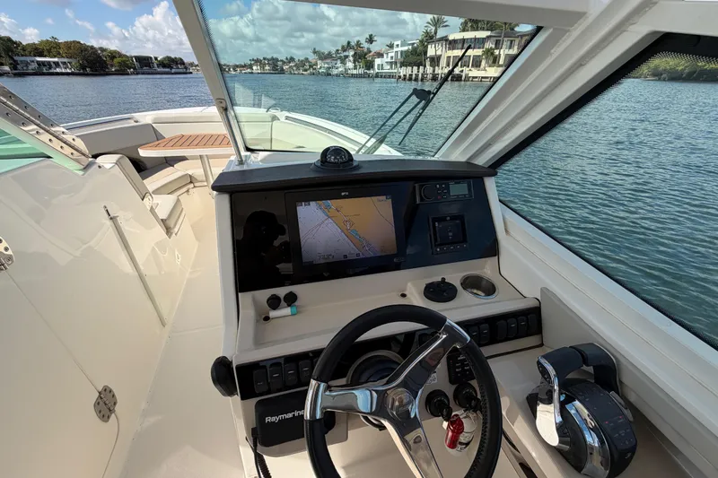Slide: The Image of Interior view of 2021 Boston Whaler 280 Vantage boat cockpit with navigation system. - 20