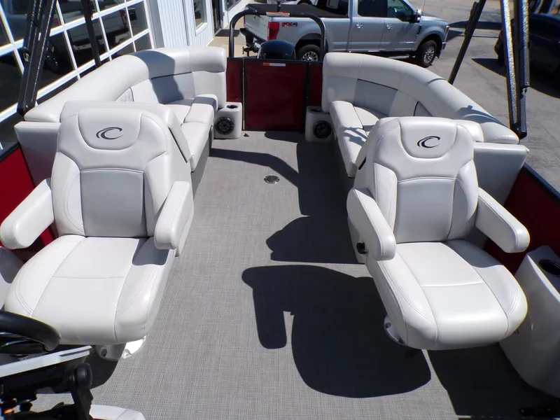 Slide: The Image of Crest 220 Classic DLX 2022 - 10