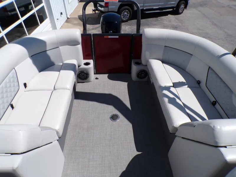 Slide: The Image of Crest 220 Classic DLX 2022 - 12