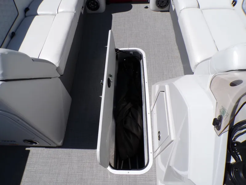 Slide: The Image of Crest 220 Classic DLX 2022 - 14