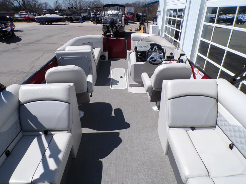 Slide: The Image of Crest 220 Classic DLX 2022 - 17