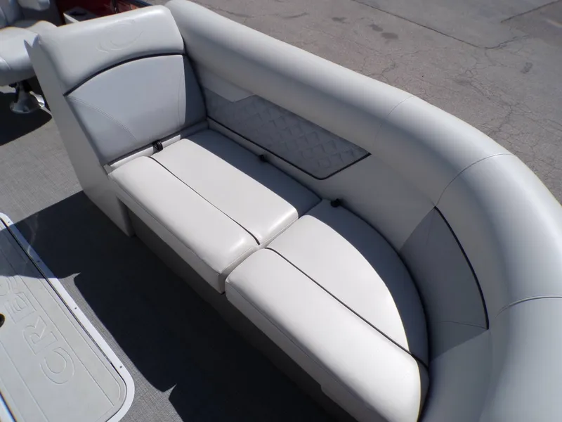 Slide: The Image of Crest 220 Classic DLX 2022 - 19