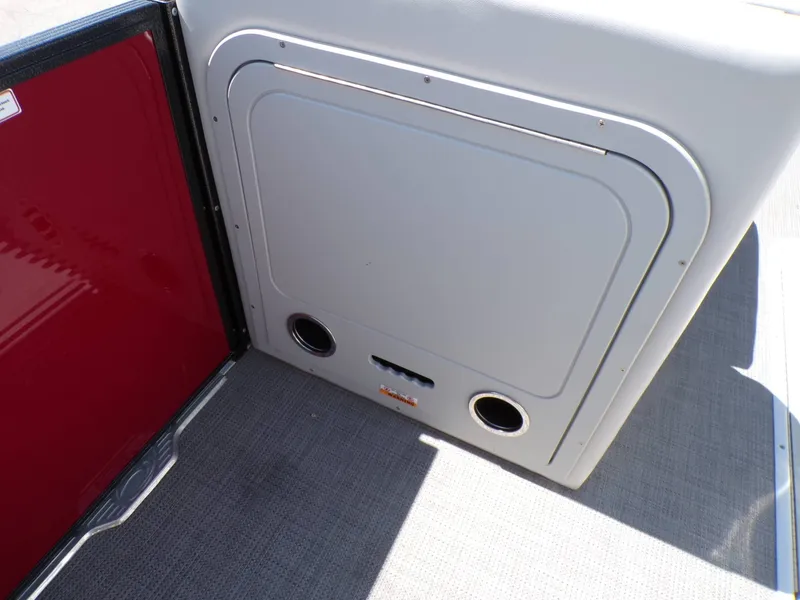 Slide: The Image of Crest 220 Classic DLX 2022 - 21