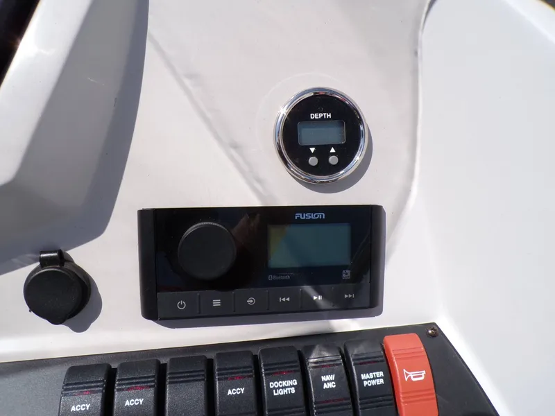 Slide: The Image of Crest 220 Classic DLX 2022 - 22