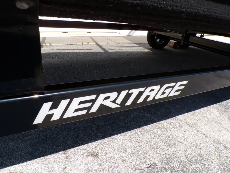 Slide: The Image of Crest 220 Classic DLX 2022 - 25