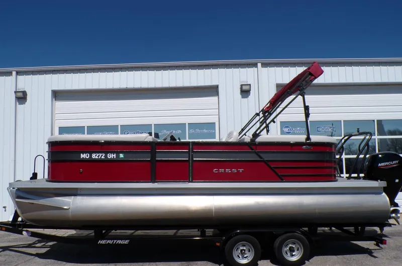 Slide: The Image of Crest 220 Classic DLX 2022 - 3