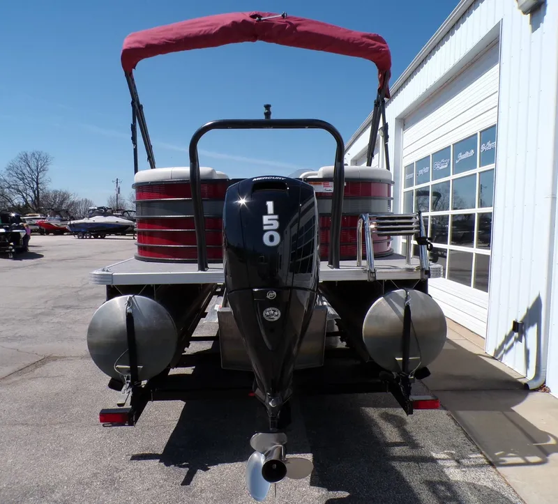 Slide: The Image of Crest 220 Classic DLX 2022 - 4