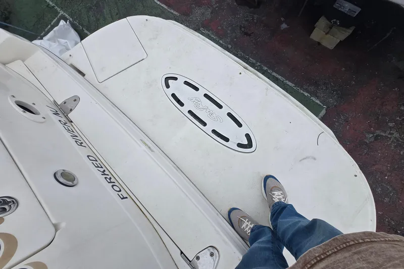Slide: The Image of Person standing on a 2003 Sea Ray Sundancer 320 boat deck. - 27