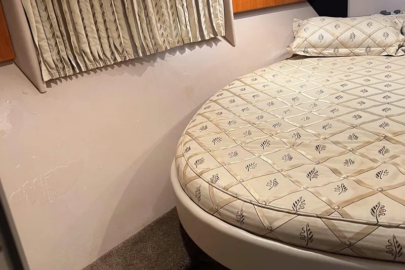 Slide: The Image of Formula 41 Performance Cruiser 2001 - 50