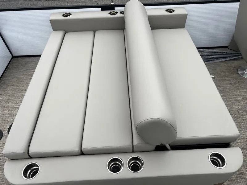 Slide: The Image of Manitou Aurora 23 SL 2026 - 11