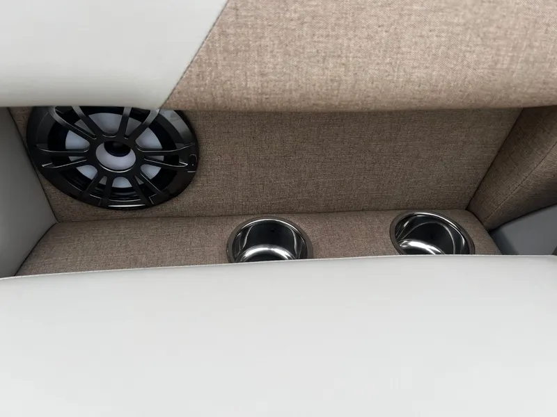 Slide: The Image of Manitou Aurora 23 SL 2026 - 15